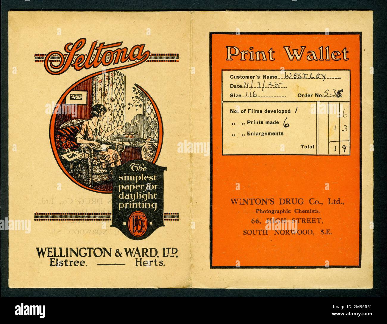 Photographic print wallet, Seltona, Wellington & Ward Ltd, Elstree, Hertfordshire.  The simplest paper for daylight printing.  Photographs developed by Winton's Drug Co Ltd, South Norwood, London.  One film developed and six prints made, costing a total of one shilling and ninepence. Stock Photo