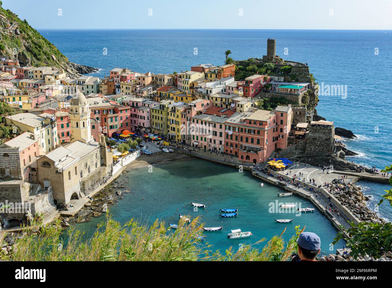 Vernazza, a cliff-side fishing port on the Cinque Terra, Italy Stock Photo