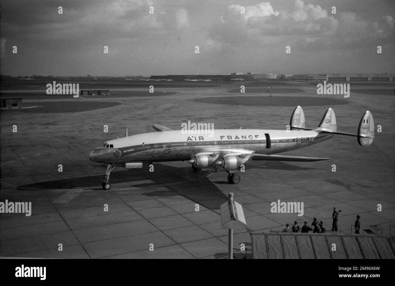 Air France Lockheed L1049G Super Constellation FBHMJ taxying at London Airport Stock Photo Alamy