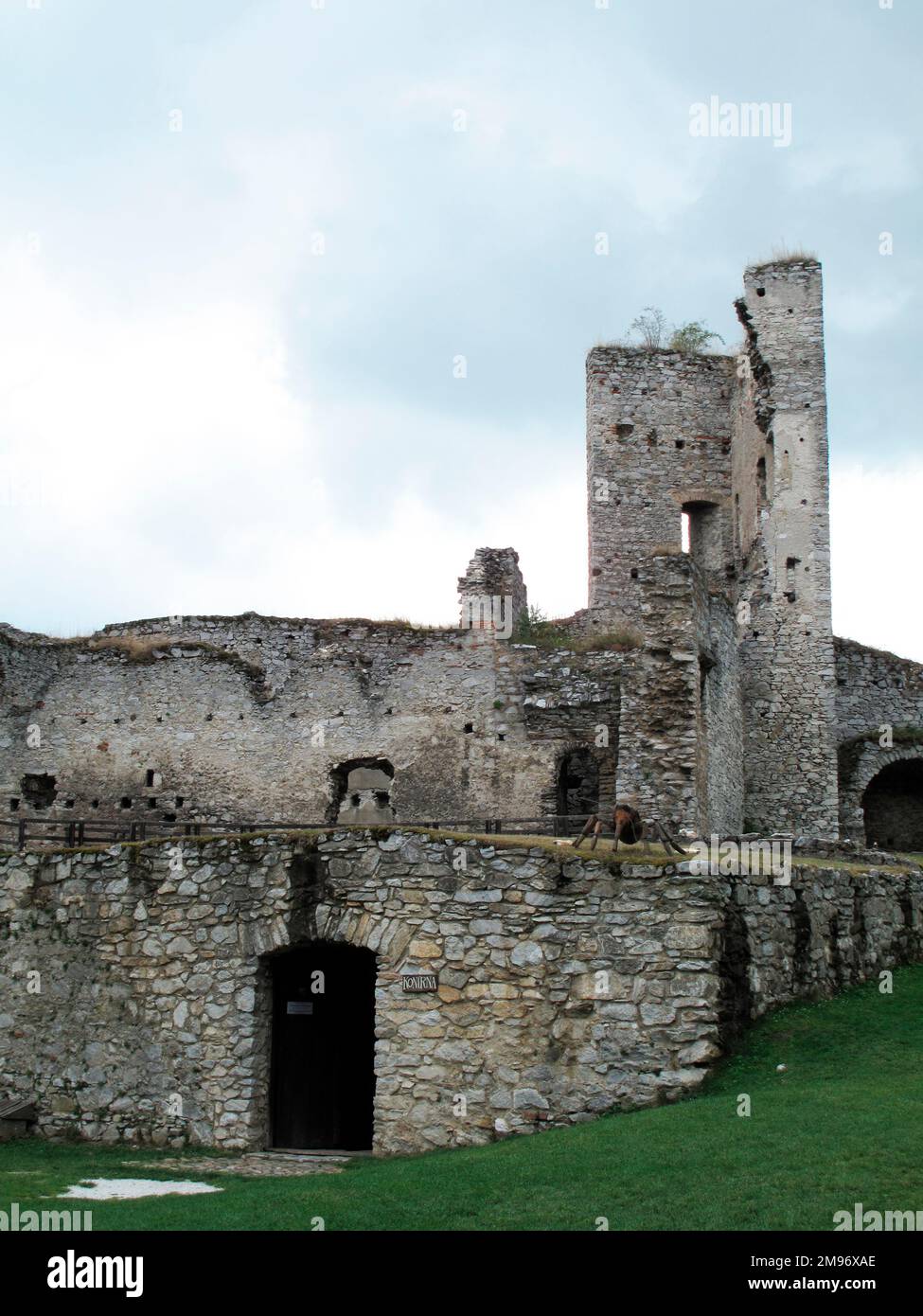 The Czech Republic, near Horazdovice (Horaschdowitz), Rabi: Ruins of  Rabi Castle (14th-16th century). Stock Photo