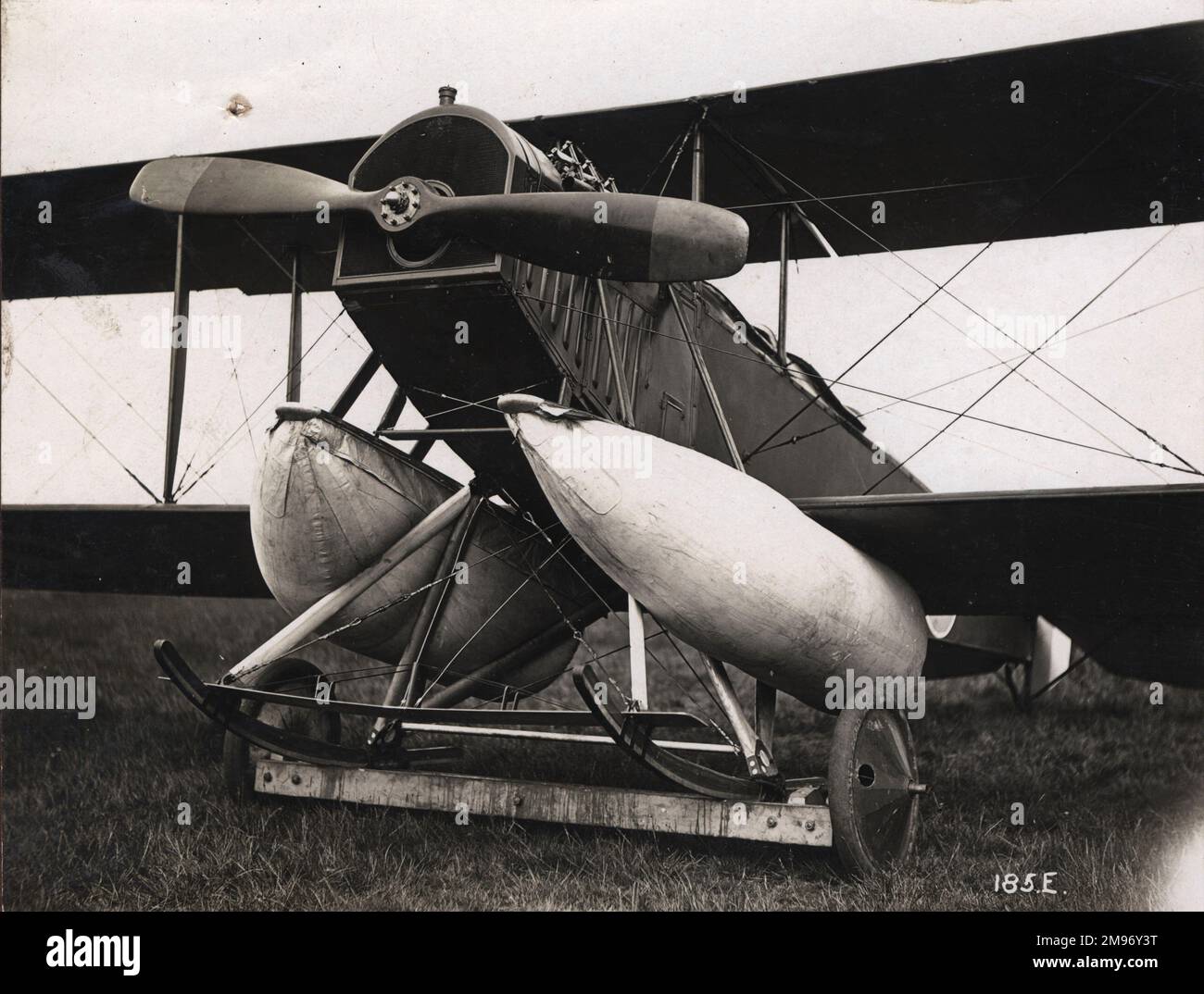 Curtiss JN3, 8809, showing deployed airbags. 25 June 1918. Stock Photo