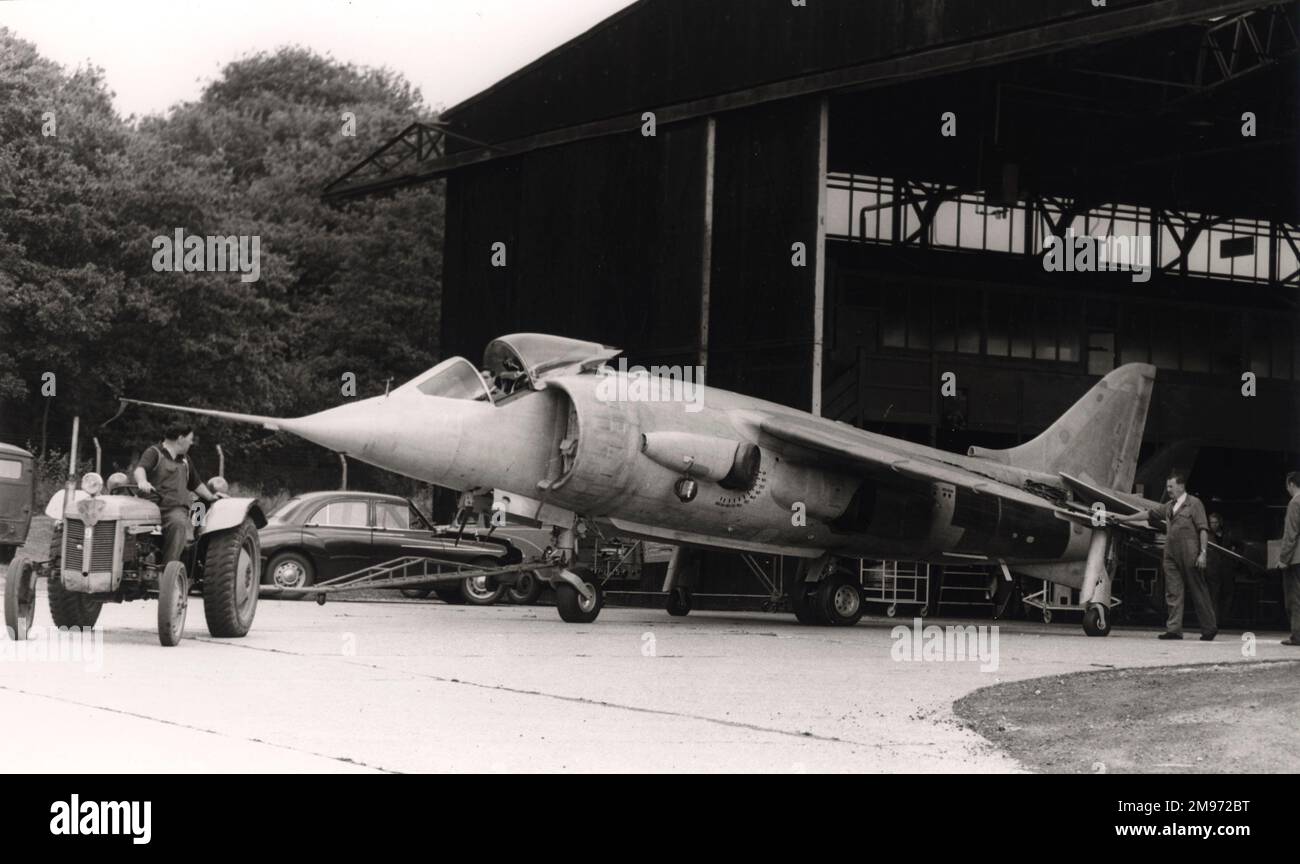 One aircraft of the first development batch of Hawker Siddeley P.1127RAF (later called Harriers) XV276. Stock Photo