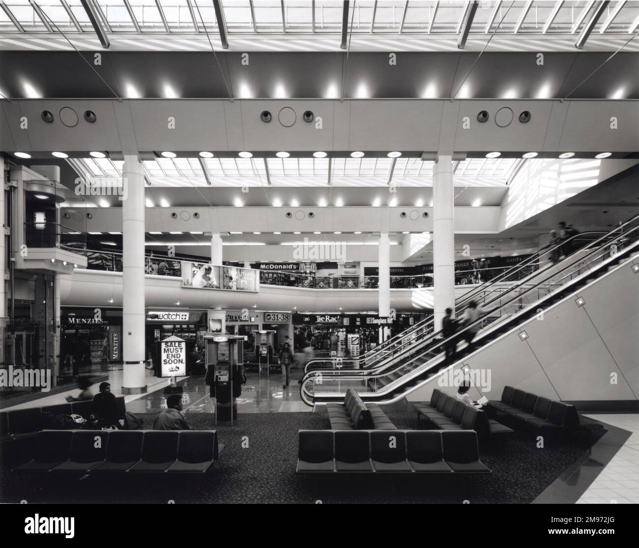 Departure lounge south terminal gatwick hires stock photography and