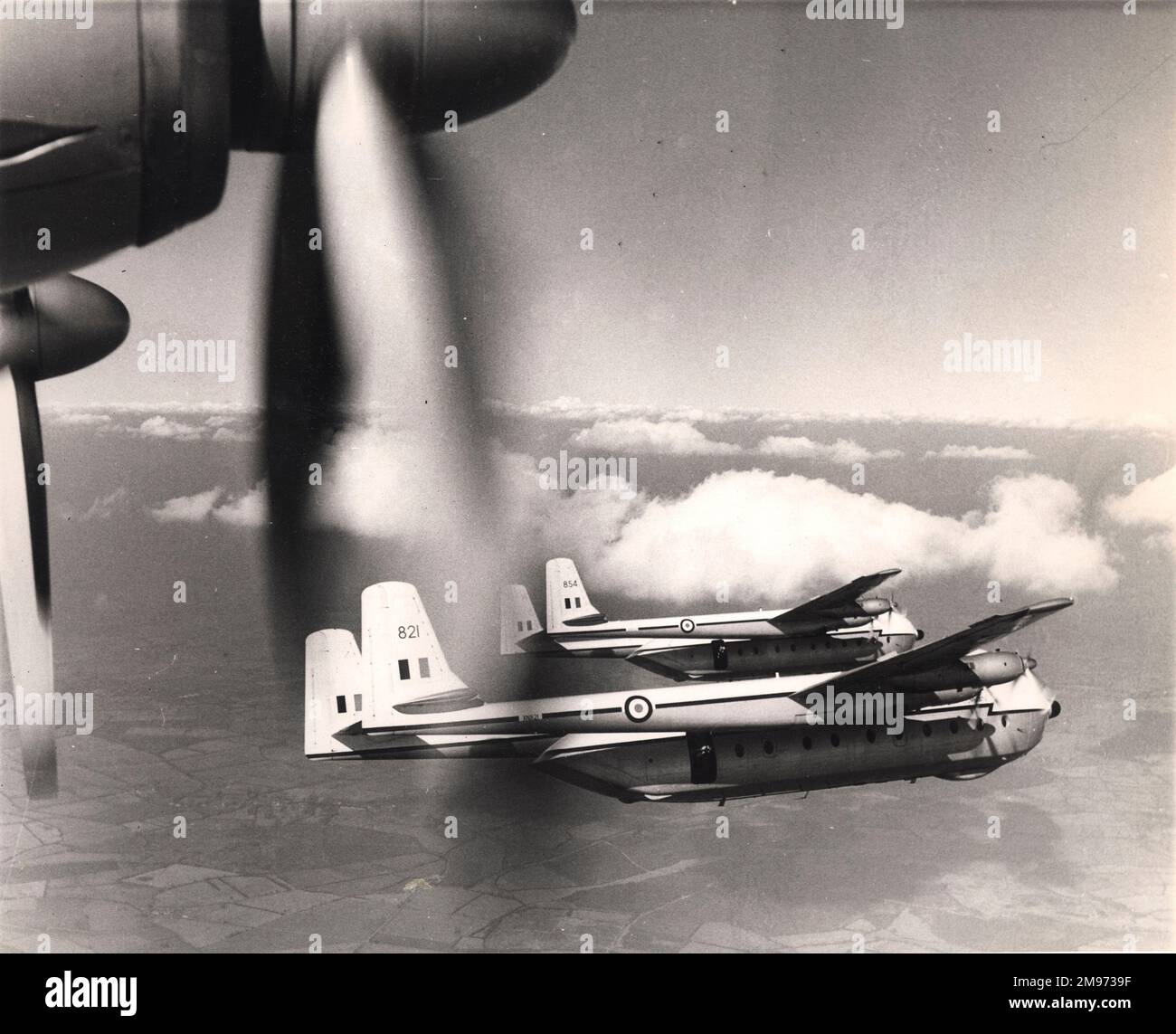 Aw660 Two RAF Armstrong Whitworth AW660 Argosy CMk1s in flight, XN821 and ...