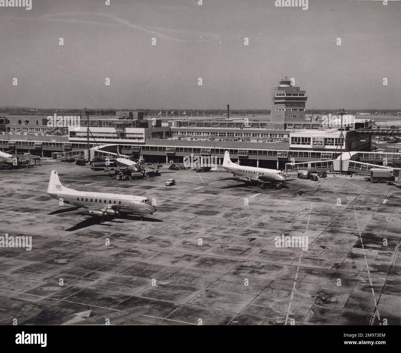 Control tower heathrow airport hi-res stock photography and images - Alamy