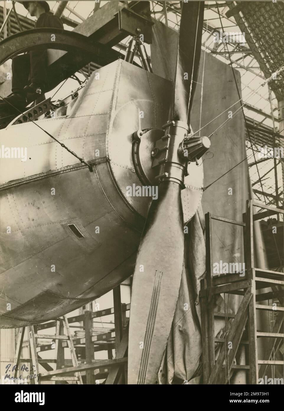 R101 engine car with thrust bearing wire to airscrew hub Stock Photo Alamy