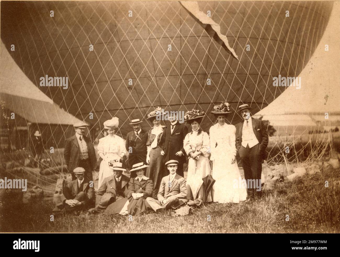 Ascent of three balloons at Avington Park, near Winchester, June 1908. Sir John and Lady Shelley’s balloon party. The group includes: Viscountess Hardinge, Hon C.S. Rolls (centre standing), Hon E. Agar-Robartes, Major Baden-Powell, Lady Shelley, Mr F. Butler, Lady Constance Dudley-Ryder, Mr Dumoille, Prof Huntingdon, Mrs Dunvilla, Mr Gardner and Major Bolton. Stock Photo