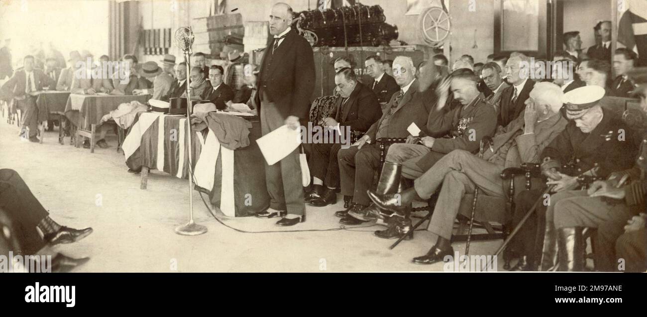 Col The Hon J.L. Ralston, Minister of National Defence, Canadian Government, pronouncing the official welcome to the crew of the R100. Stock Photo