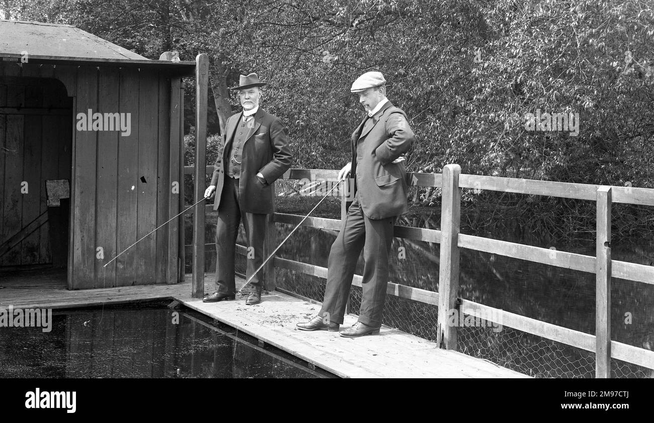 Edwardian gentlemen with fishing rods at Ellesmere, Shropshire. On the right is Walter Battersby, hat manufacturer, and beside him is George Potter, a friend and employee Stock Photo