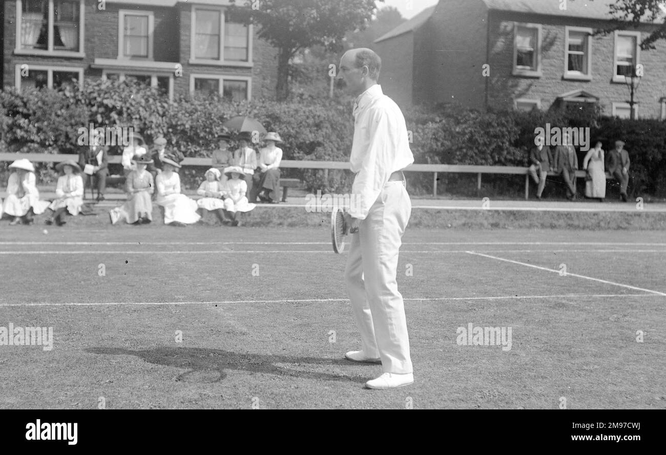 Edwardian tennis match - the crowd look more excited than the player! Stock Photo