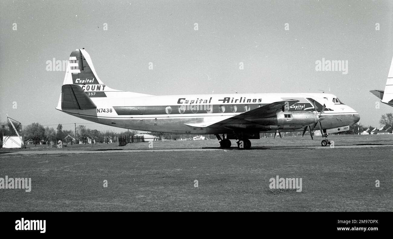 Vickers Viscount V745 N7438 of Capital Airlines at La Guardia on 4 May 1960.  Capital was the first US airline to buy this aircraft type Stock Photo