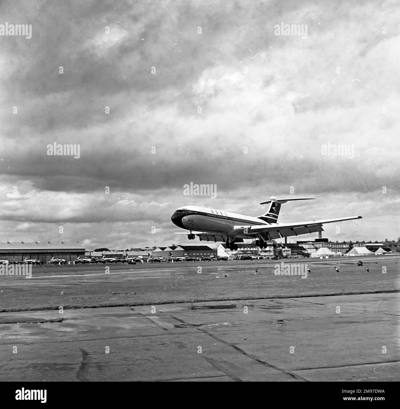 Vickers VC10 G-ARTA BOAC prototype taking off at first public appearance at Farnborough Air Show 6 September 1962 Stock Photo