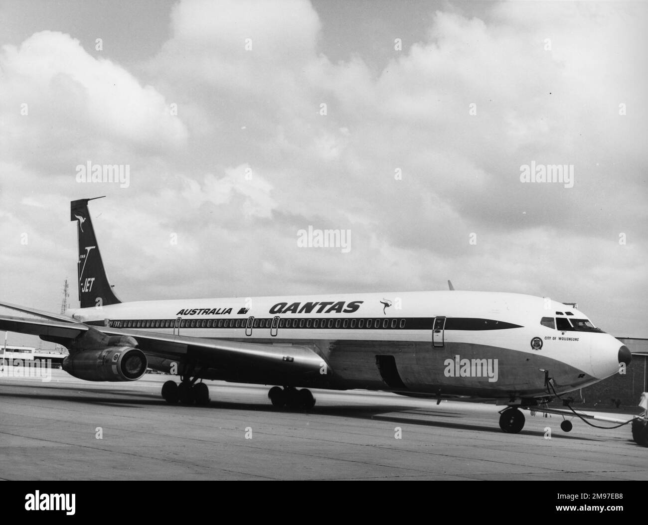 Boeing 707338C Qantas Stock Photo Alamy