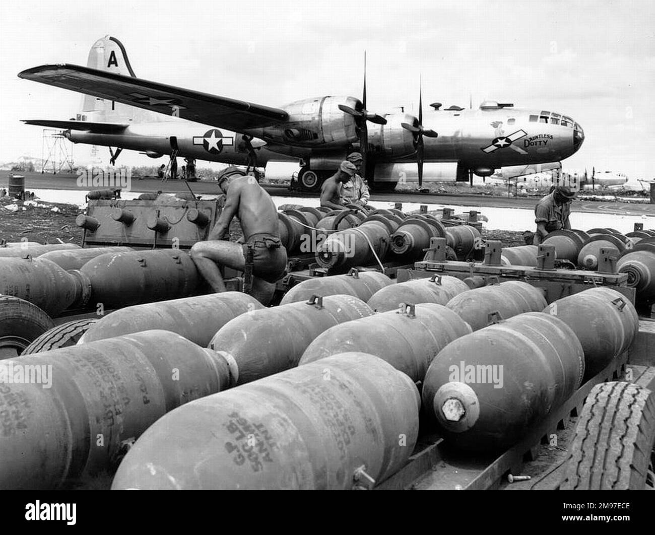 Boeing B-29 bombing up, Saipan, Nov 1944. Stock Photo