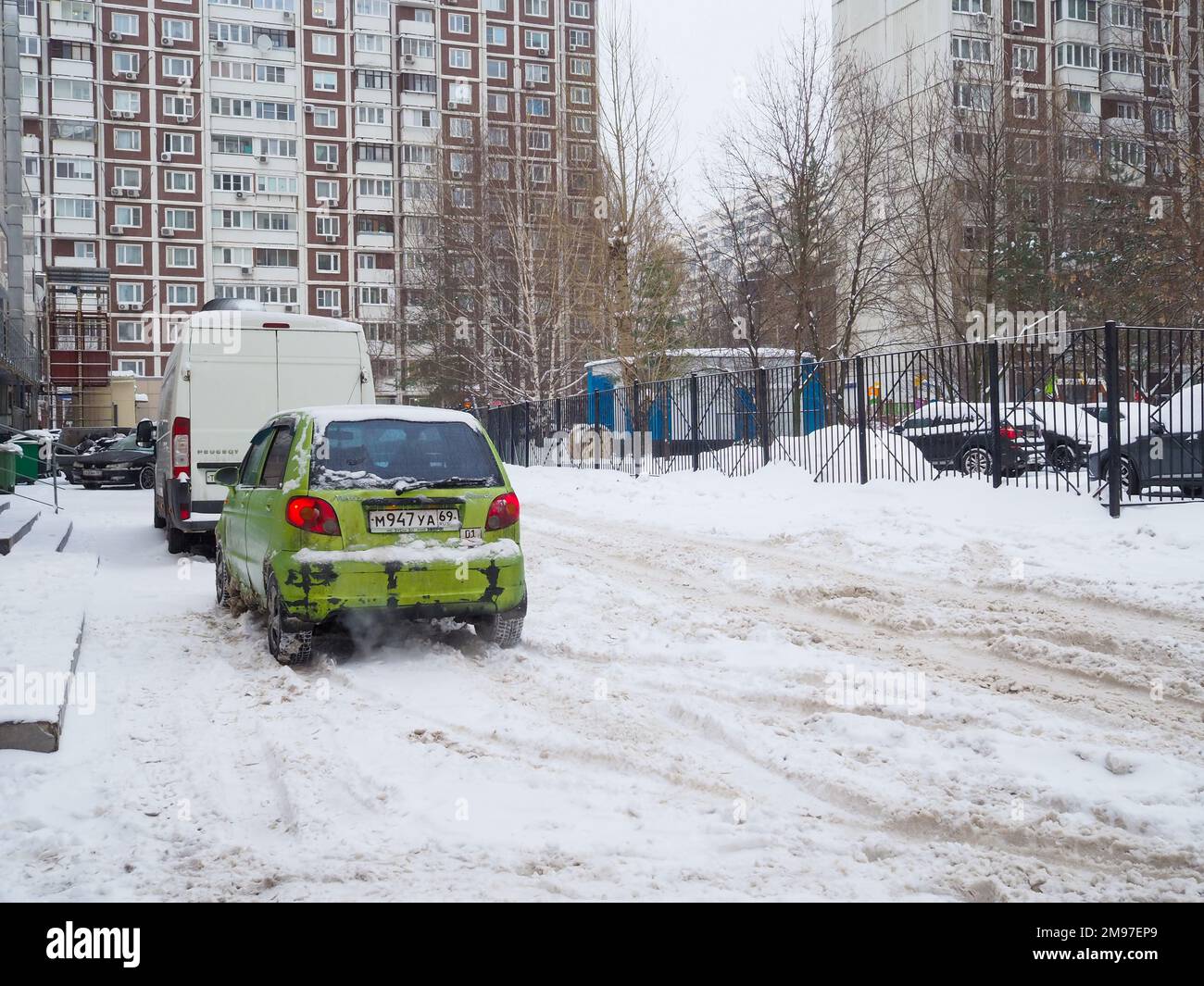 Moscow. Russia. December 17, 2022. An old shabby scratched green Daewoo Matiz car in a snowy courtyard in Moscow after a December snowfall. Stock Photo