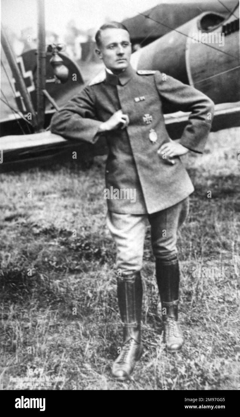 Friedrich Ritter von Roth (1893-1918), German fighter pilot and air ace who specialised in targeting enemy observation balloons, seen here with his Albatros D Va. Stock Photo