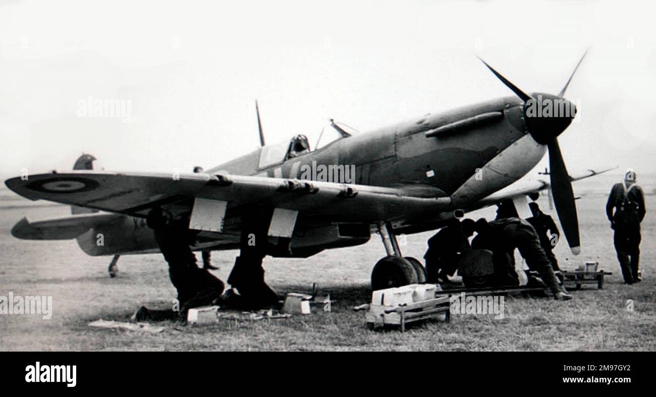 Supermarine Spitfire IA of 19 Squadron RAF Duxford being re armed, 1940. Stock Photo
