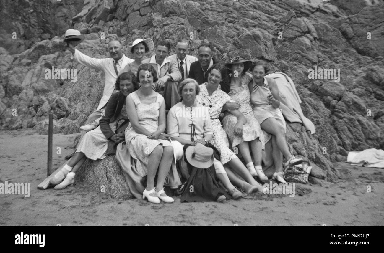 Group of young women 1930s hi-res stock photography and images - Alamy