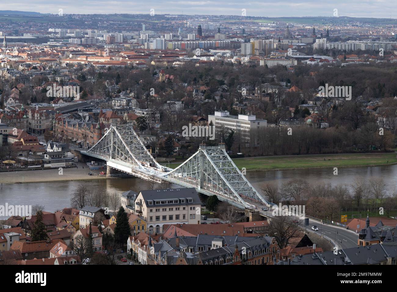 17 January 2023, Saxony, Dresden Cars drive on the Loschwitz Bridge