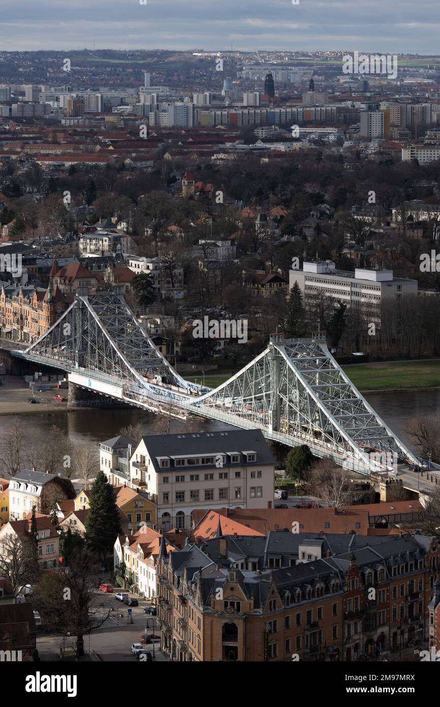 17 January 2023, Saxony, Dresden Cars drive on the Loschwitz Bridge