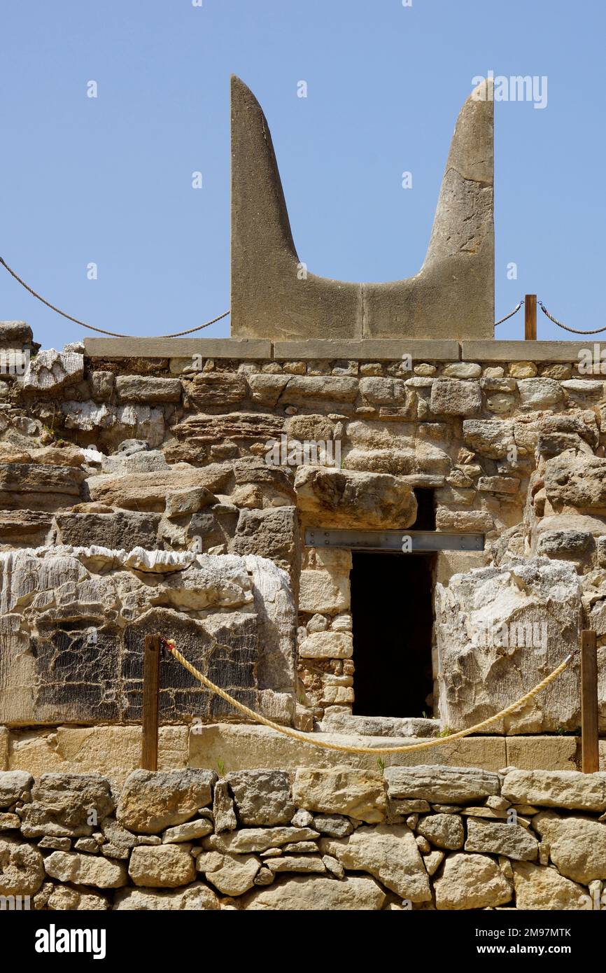 Greece, Crete, Knossos, Minoan Palace (circa 1500 BC). The Minoan 'Double Horn' Stock Photo