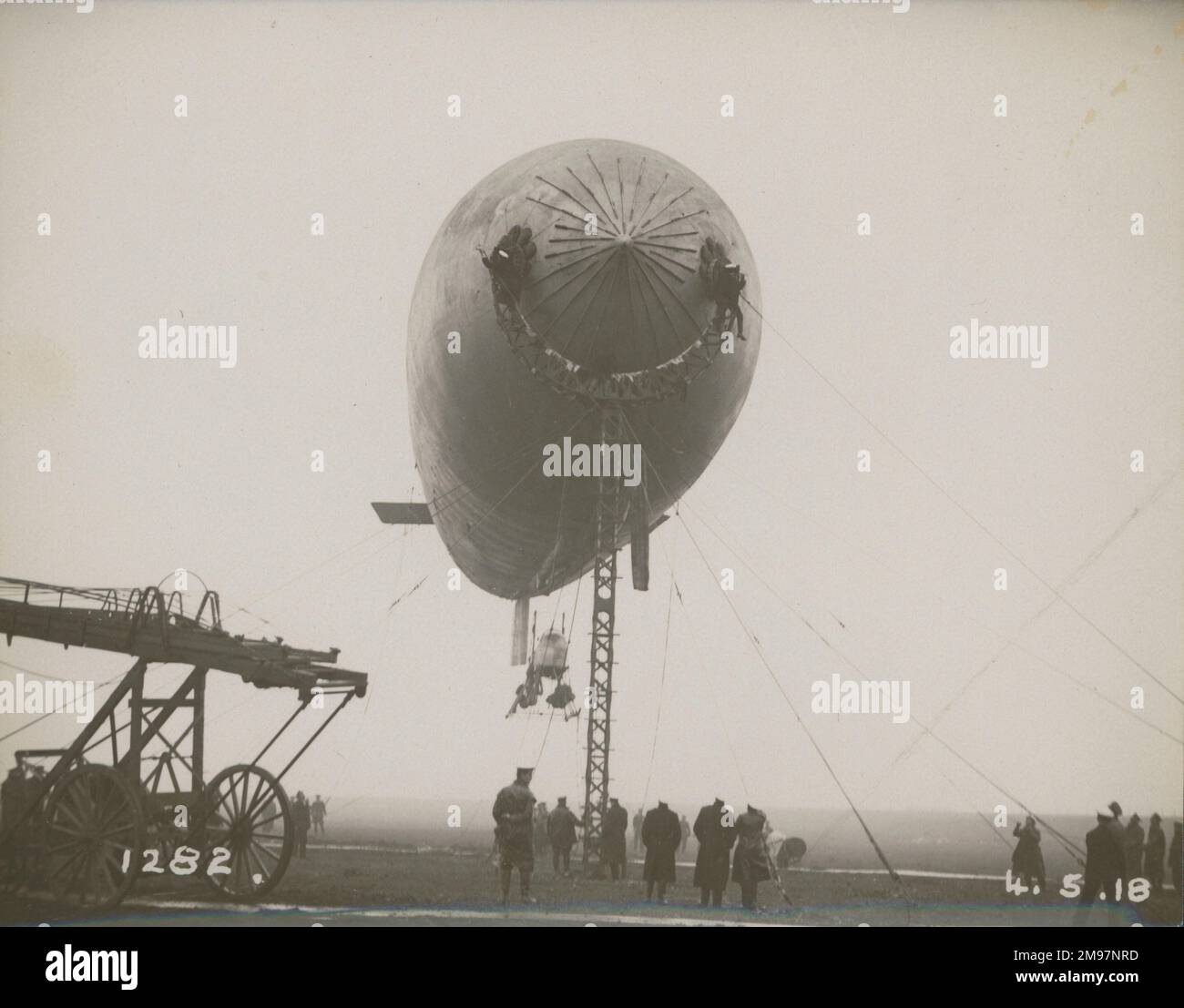 Airship mooring hi-res stock photography and images - Alamy