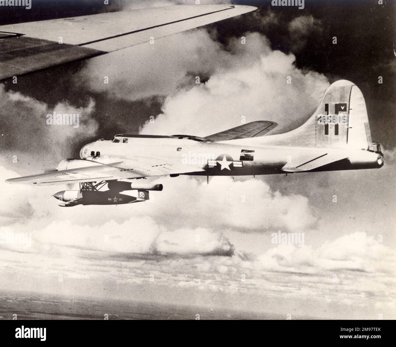 Boeing B-17G Flying Fortress, 44-85815, carrying a Republic-Ford JB-2 Loon. Stock Photo