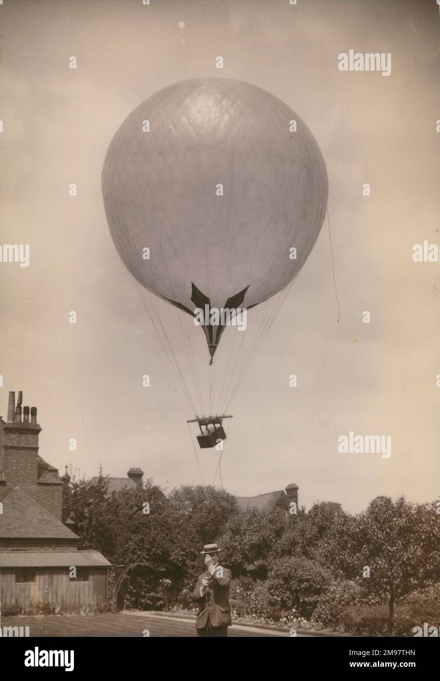 Goldbeater skin balloon of 500cu ft inflated with coal gas, with camera attached being let up from 20 Waldegrave Park, Strawberry Hill. Stock Photo