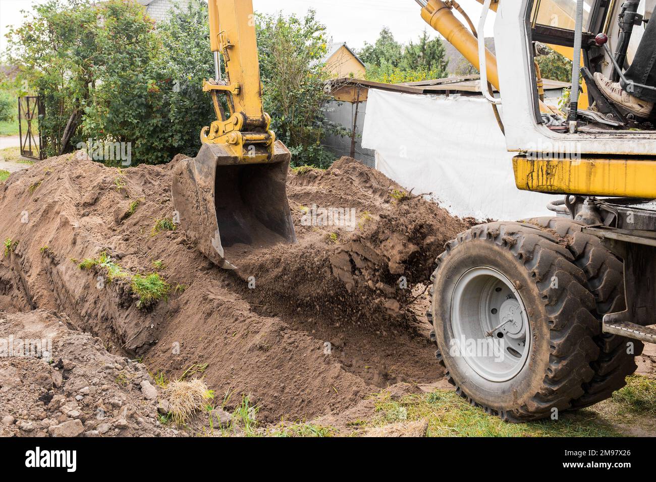 Archaeological Excavations Human Remains In The Ground Tomb Real Digger  Process Stock Photo - Download Image Now - iStock