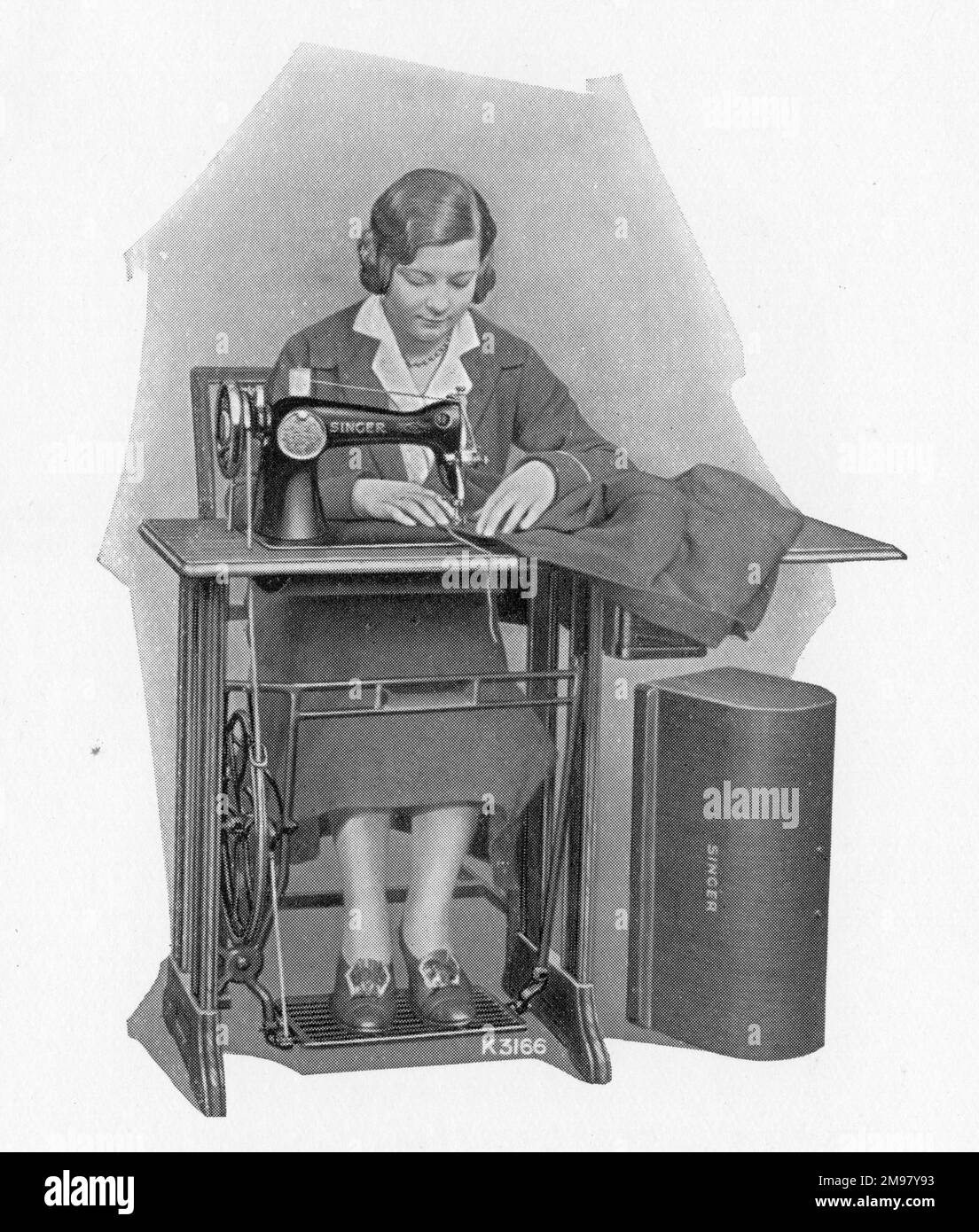 Singer Sewing Machine Dressmaker's machine model 15K Stock Photo Alamy