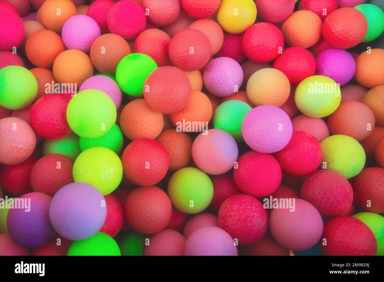 Coloured golf balls hi-res stock photography and images - Alamy