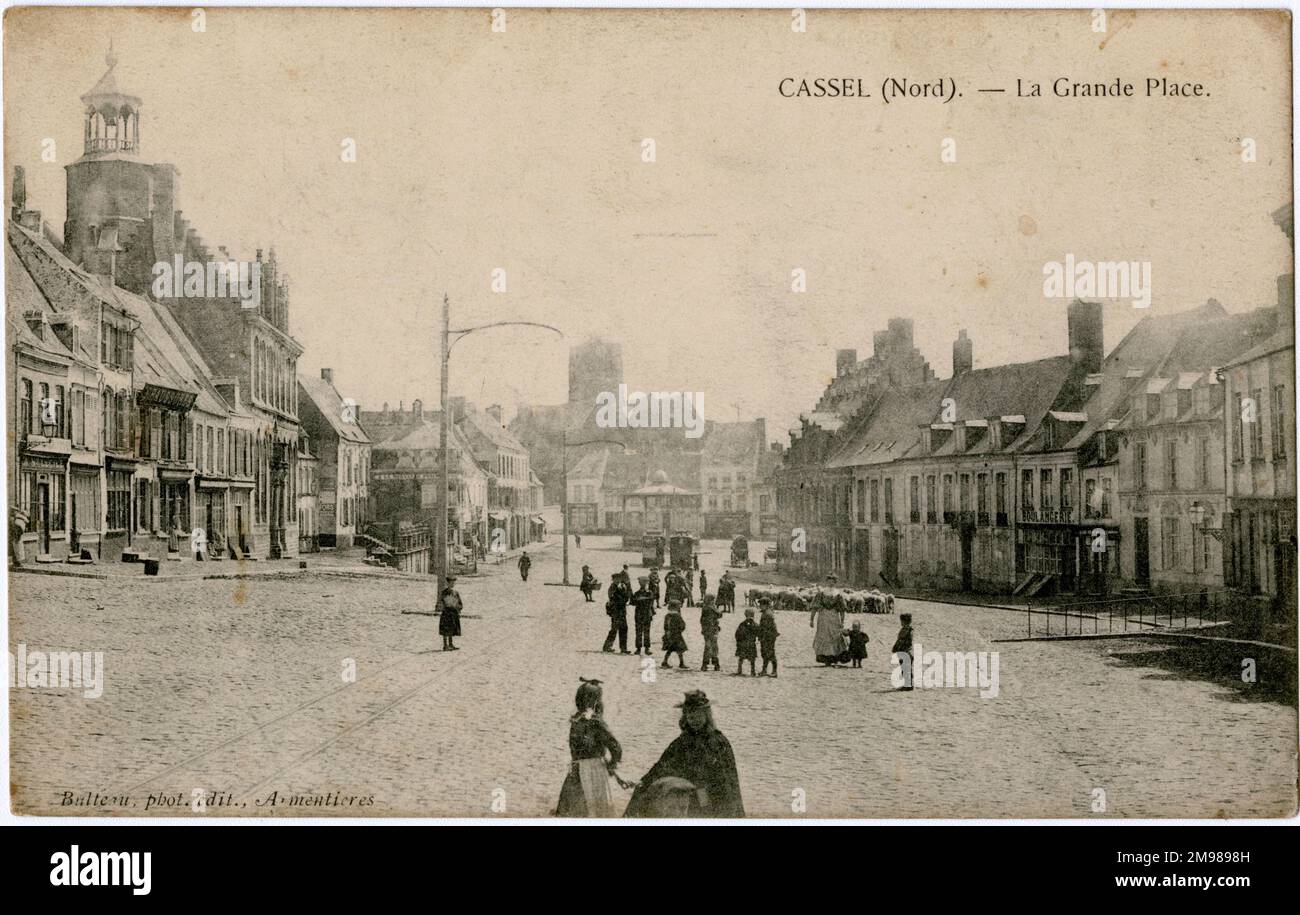 Carte Postale Ancienne Cassel – La Grand Place (59), Début 1900, Très Bon état