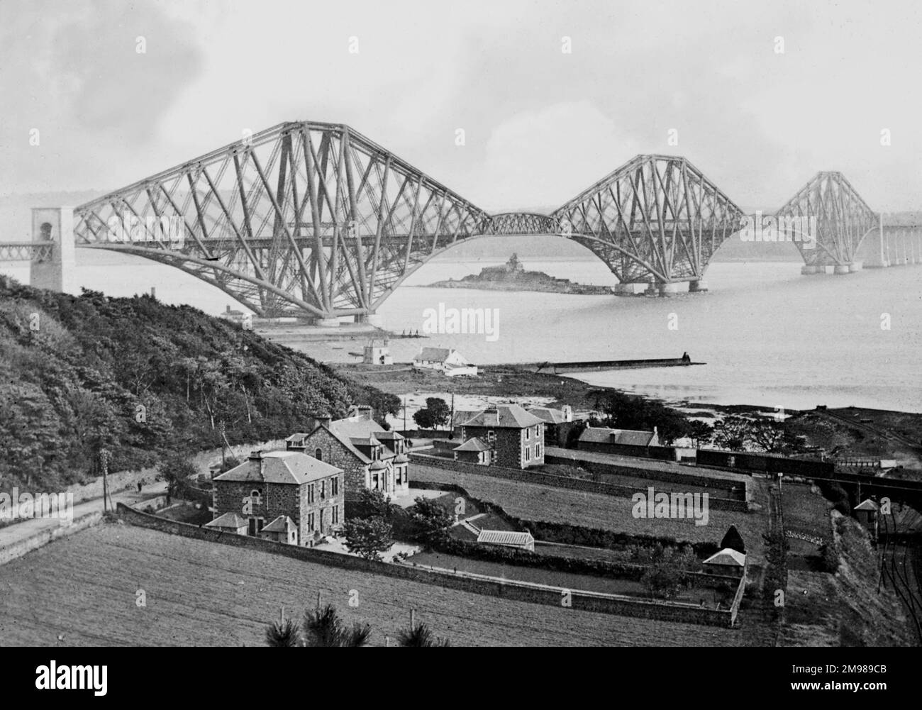 Firth of Forth railway bridge, Scotland, with houses in the foreground. Stock Photo