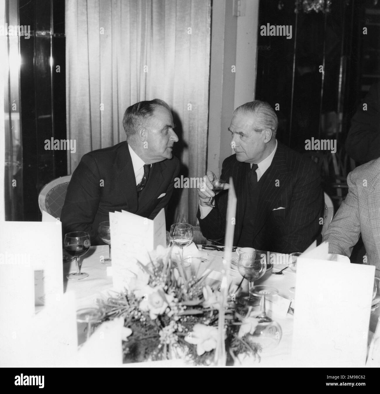 Dr Archie Ballantyne, RAeS Secretary, left, and Cecil Field at the 94th Anniversary Luncheon at the Dorchester Hotel, London, on 12 January 1960. Stock Photo