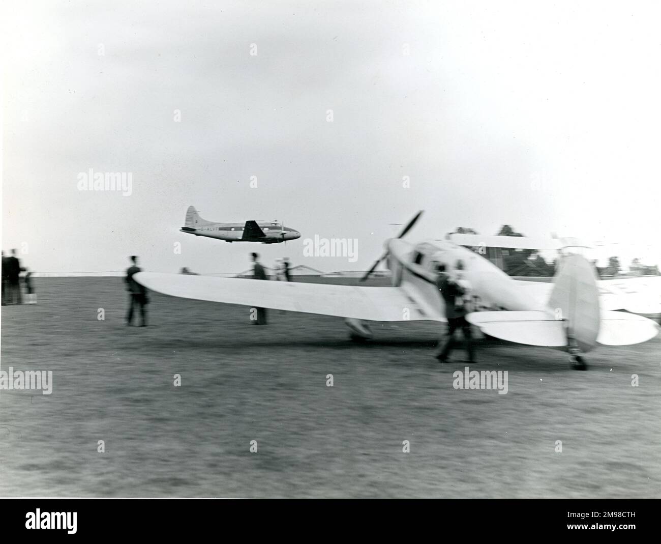 de Havilland Dove, G-ALVF, gives a low flypast at the 1956 Royal Aeronautical Society Garden Party at Wisley on 15 July. Stock Photo