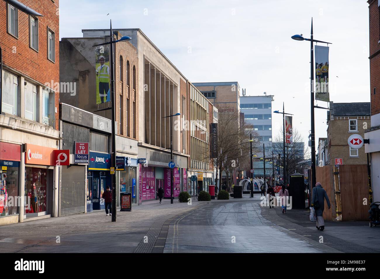 Slough, Berkshire, UK. 14th December, 2022. A quiet day in Slough High ...