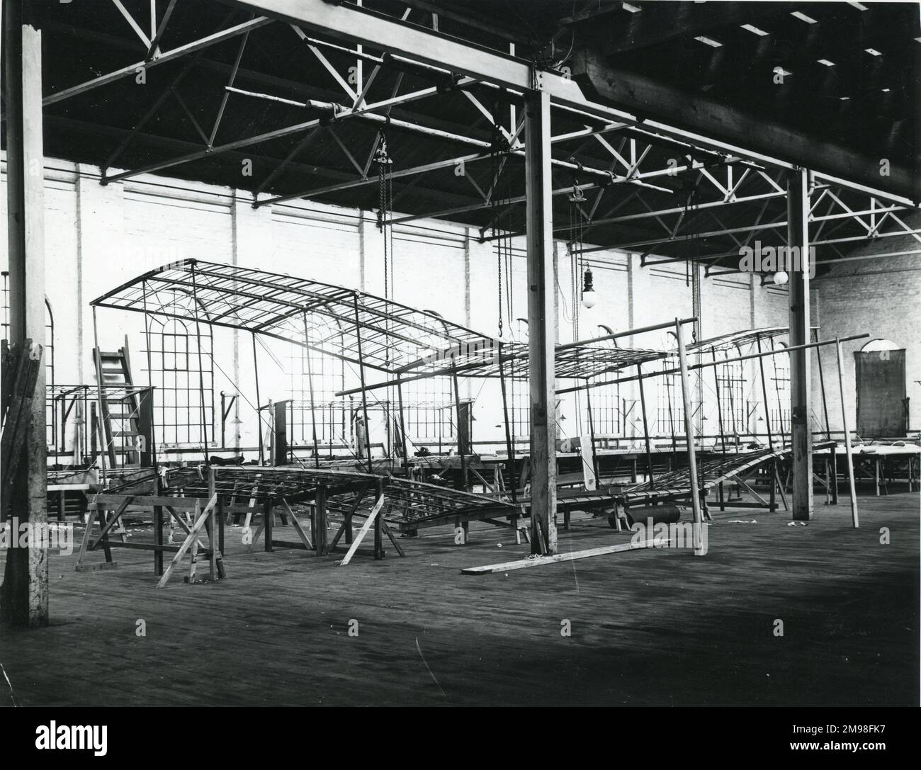 Maxim?s 1910 biplane under construction in 1909 at the Crayford Works