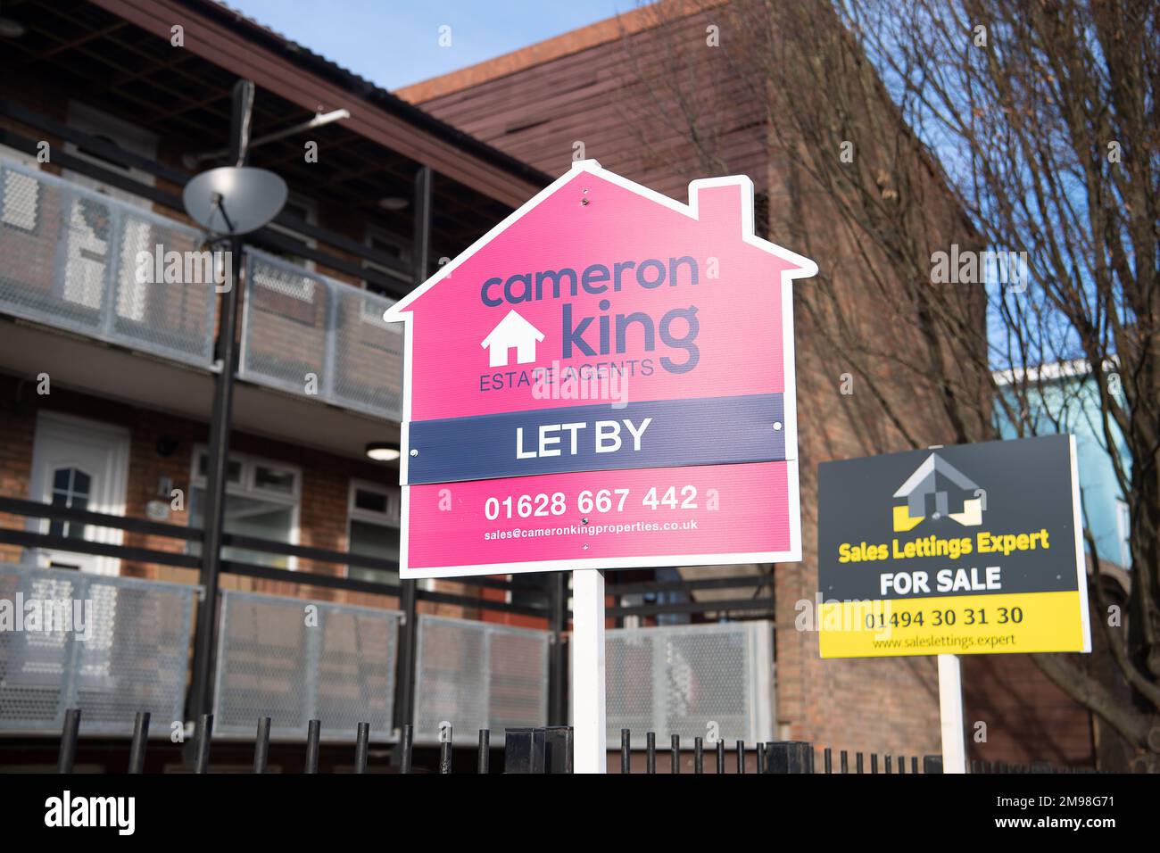 Slough, Berkshire, UK. 14th December, 2022. Let By property boards