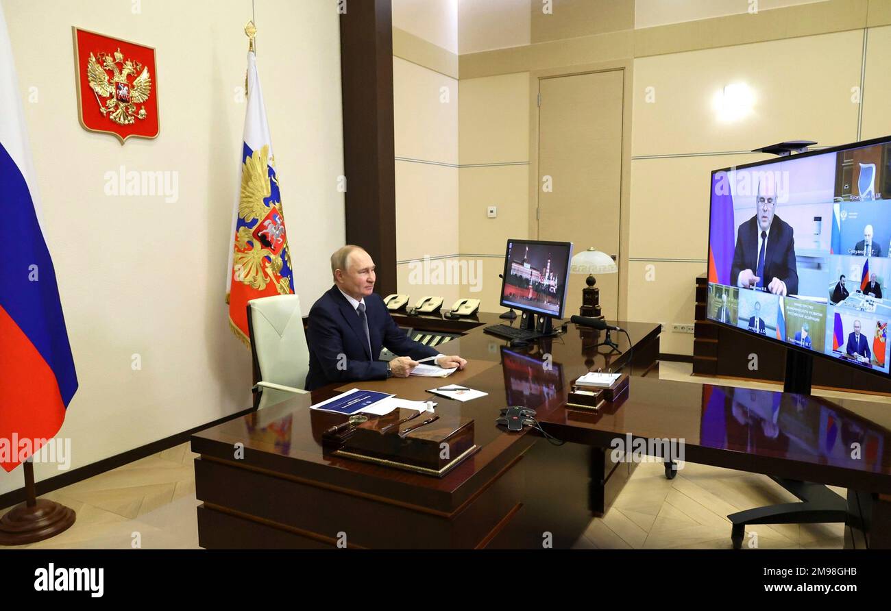 Novo-Ogaryovo, Russia. 17th Jan, 2023. Russian President Vladimir Putin holds a teleconference with government members to discuss the economy, from the official residence of Novo-Ogaryovo, January 17, 2023 in Novo-Ogaryovo, Moscow Region, Russia. Credit: Mikhail Klimentyev/Kremlin Pool/Alamy Live News Stock Photo