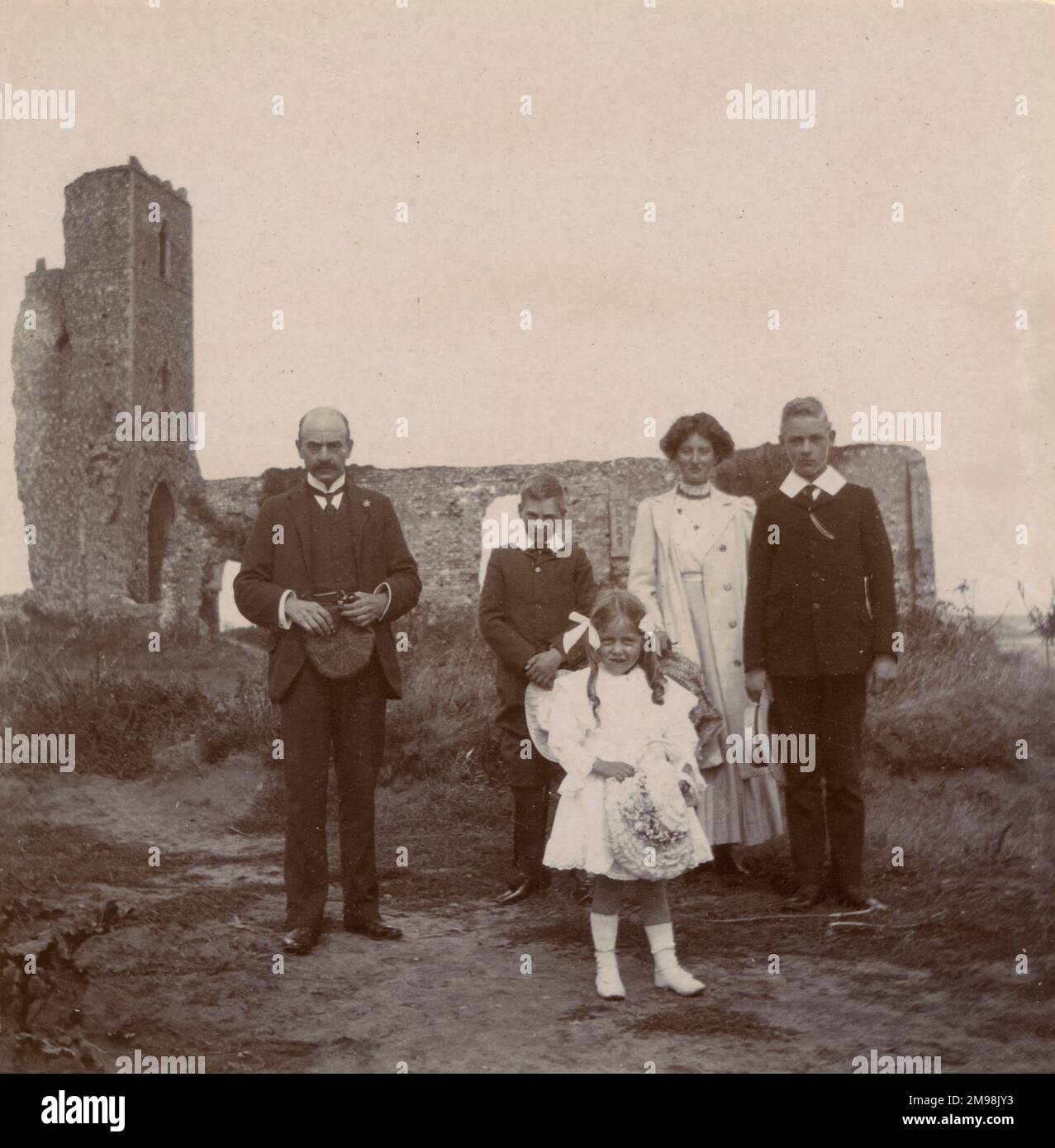 Family (Arthur, Harold, Lucy, Albert and Violet Auerbach) on a holiday outing to the village of Dunwich, Suffolk, 30 August 1908.  The building is All Saints' Church, abandoned in the 1750s. By this time coastal erosion meant that the building was on the cliff edge: the tower fell in 1922. Stock Photo