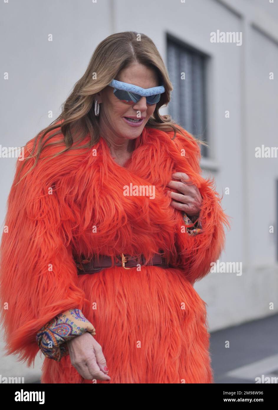 Anna Dello Russo Posing For Photographers After Etro Fashion Show anna-dello-russo-posing-for-photographers-after-etro-fashion-show