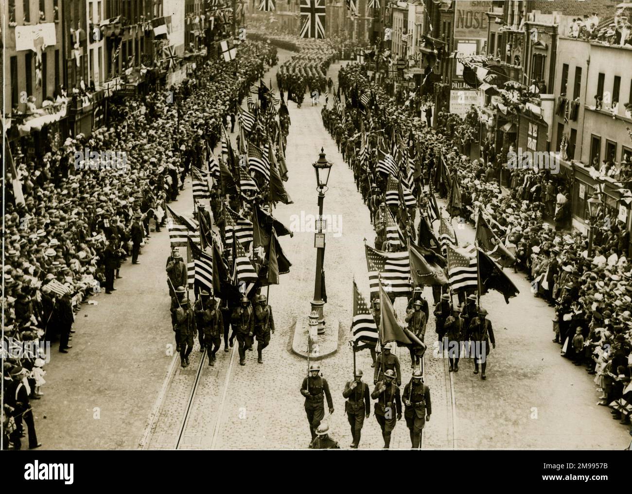 Peace celebrations at the end of the First World War - US Troops marching along Westminster Bridge Road, London, July 1919. Stock Photo