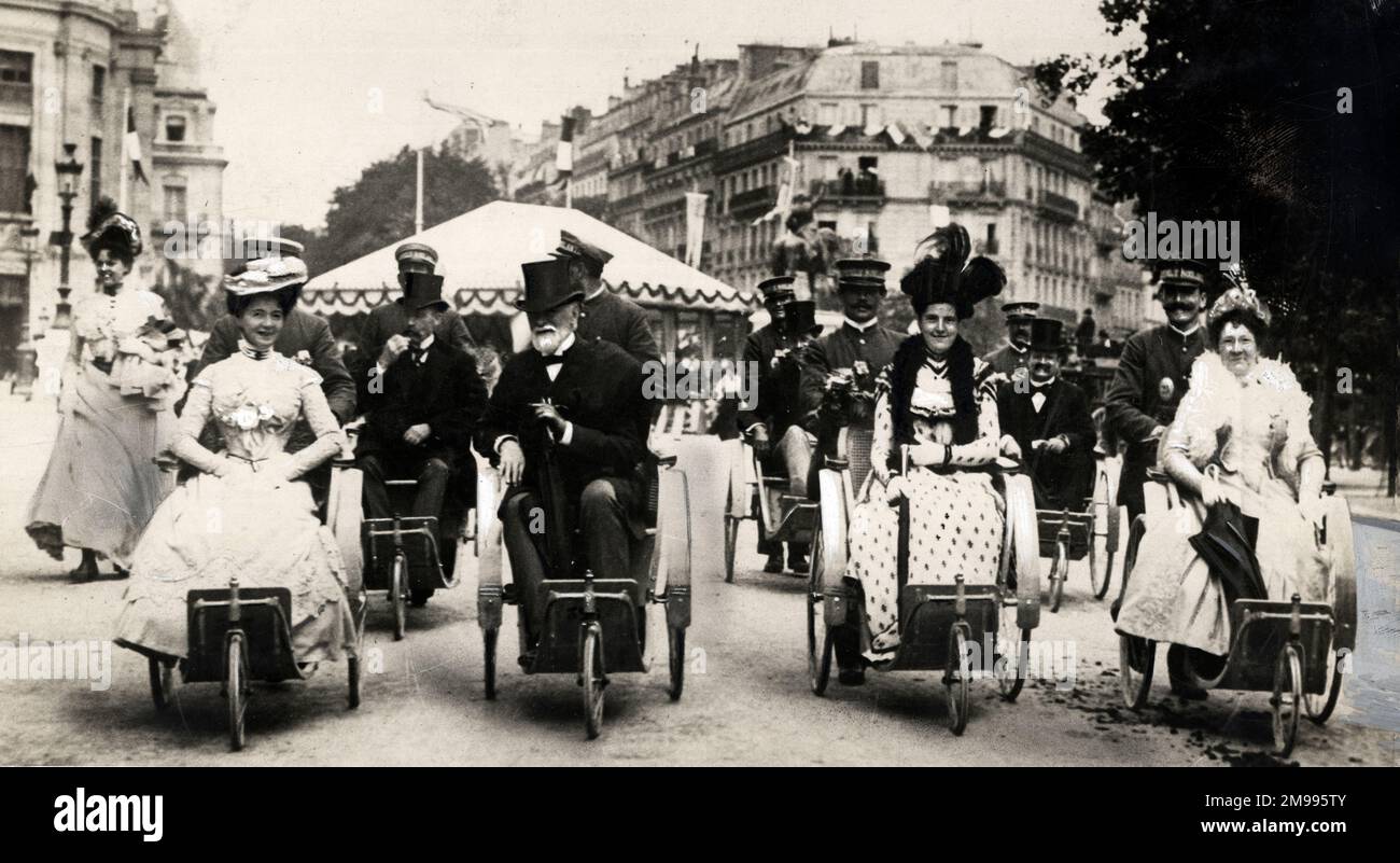 Visitors to the Universal International Exhibition, Paris, 1900. Stock Photo