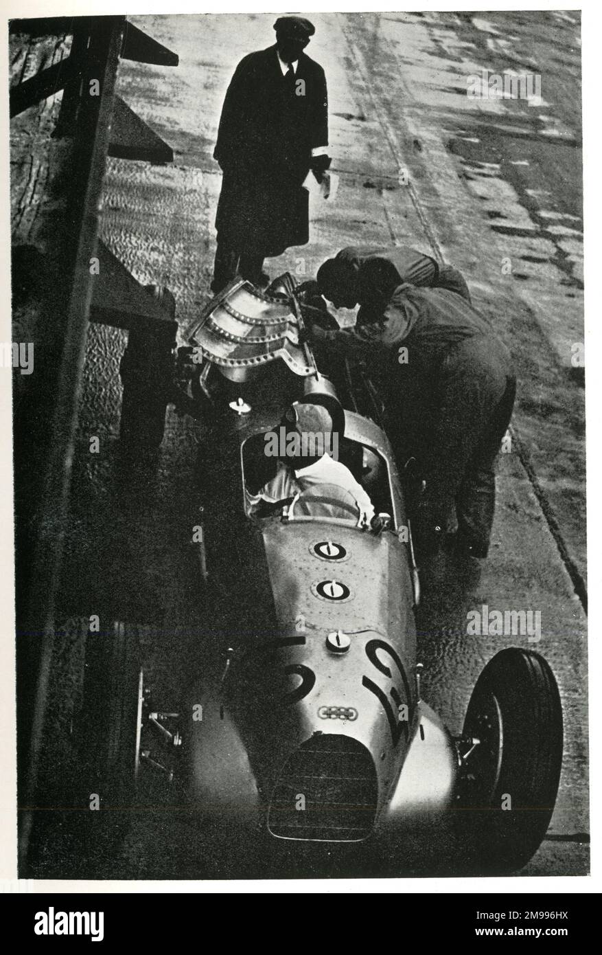 An Auto-Union at a pitstop during practice on the Avus motor racing track, Berlin, Germany. Stock Photo