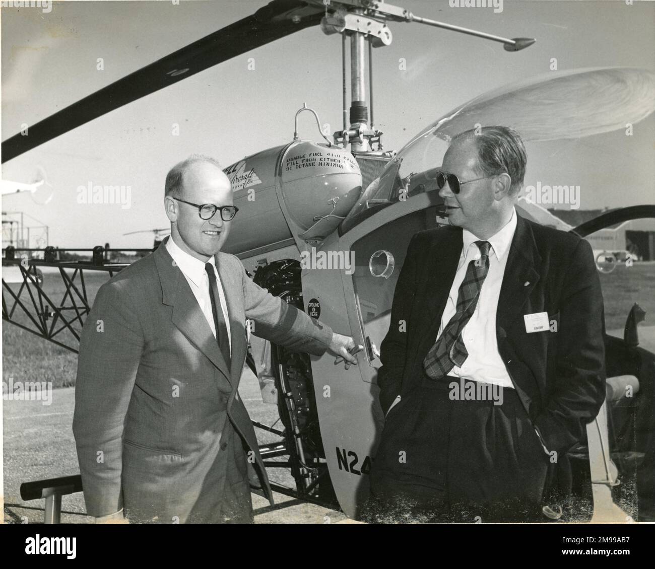 Robert Herbert Whitby, 1917-2015, left, with Jack Caulson alongside a Bell 47, circa 1955. Stock Photo