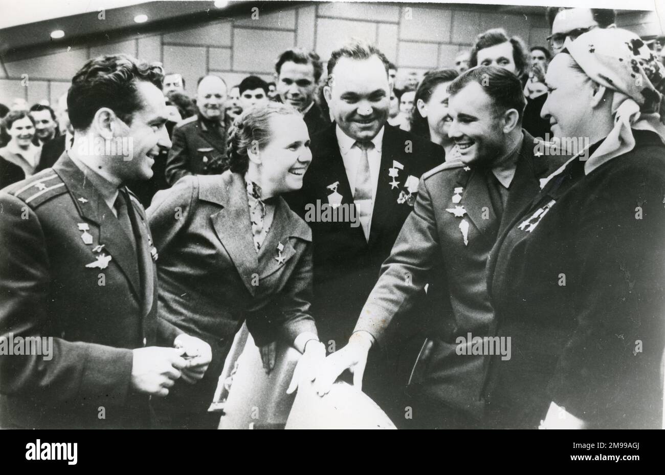 An intermission between sessions at the 22nd Congress of the Soviet Communist Party in the Kremlin Congress palace. From left: Major Herman Titov, V. Gaganova, N. Mamai, Major Yuri Gagarin and E. Dolinyik, October 1961. Stock Photo