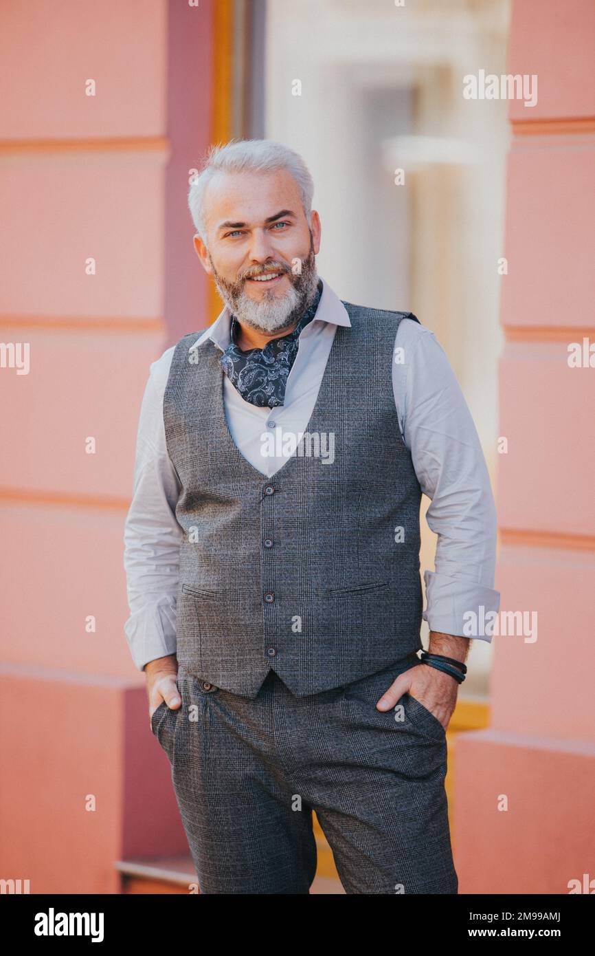 Elderly gentleman in formal hi-res stock photography and images - Alamy