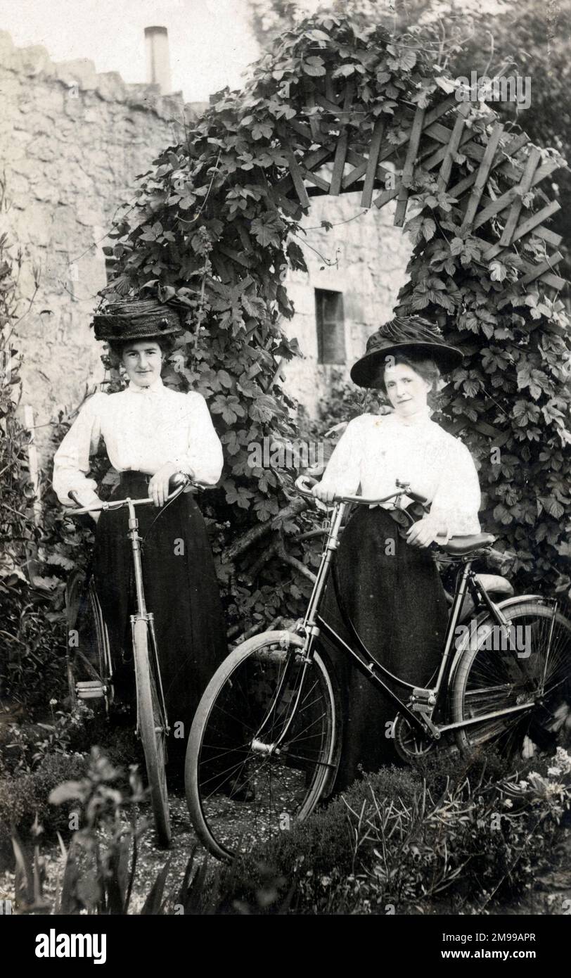 1900s women bicycles hi res stock photography and images Alamy