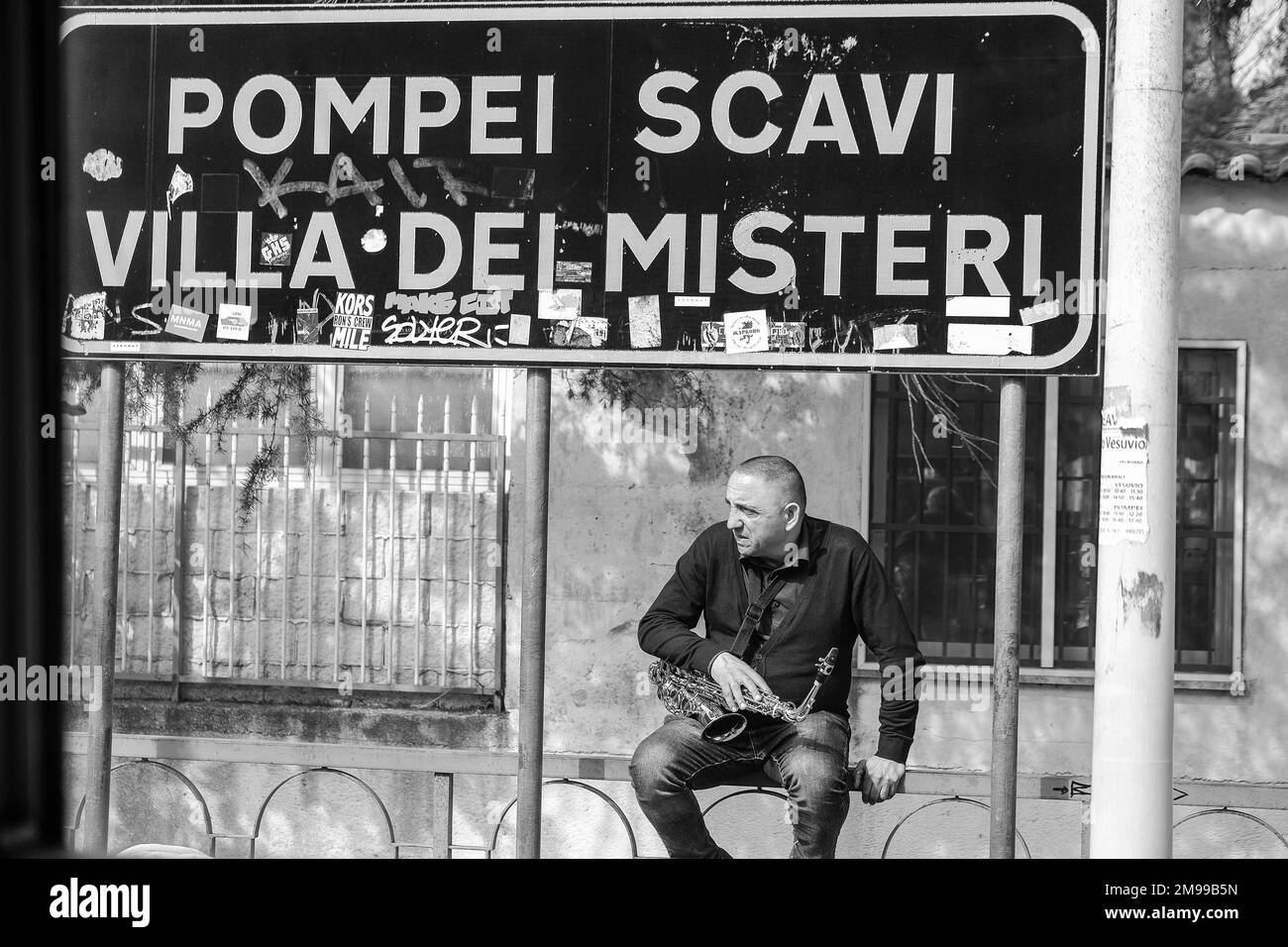 Lone busker on the railway station at Pompey Stock Photo Alamy