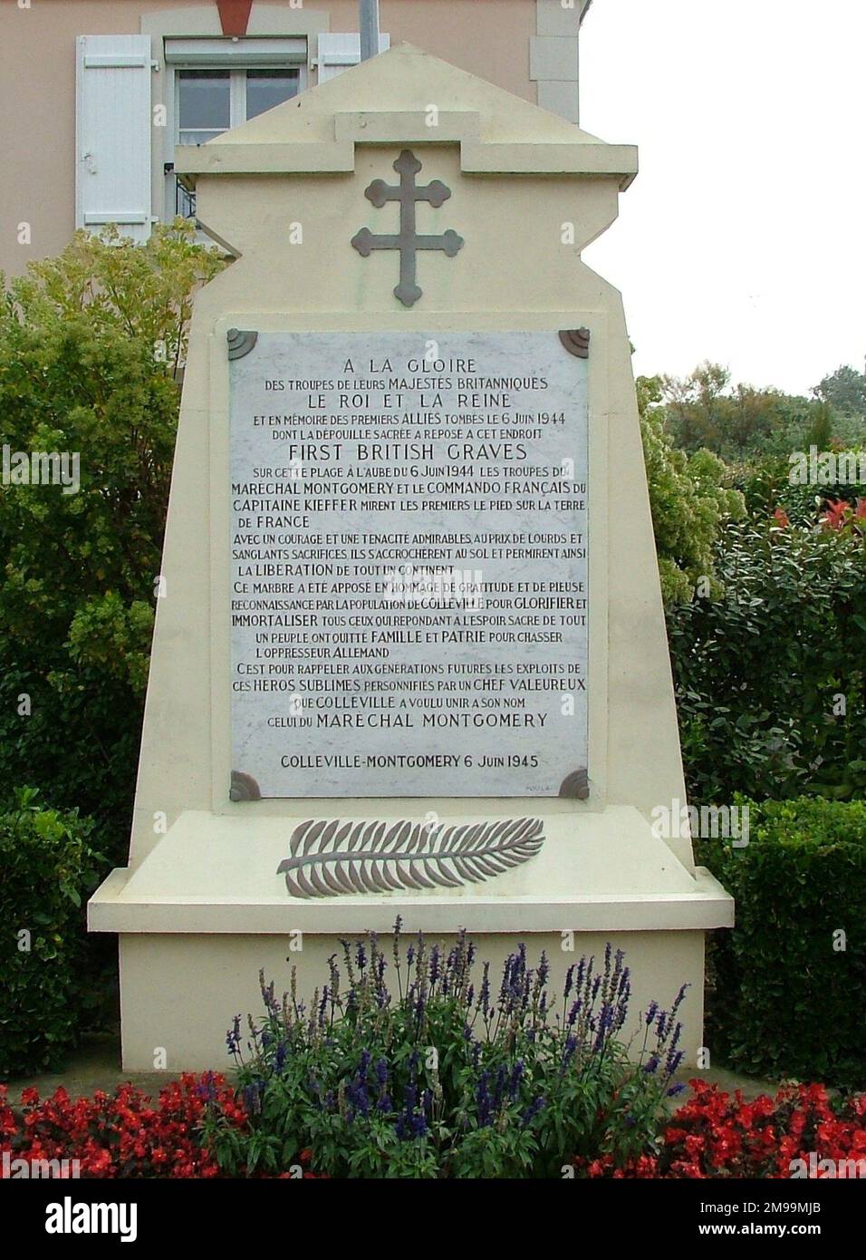 Ths is at the side of Avenue du No 4 Commando. It commemorates those killed on 6 June 1944 and is one of the first 'permanent' memorials erected along the beaches - on 6 June 1945. It lists the Anglo-French forces of General Montgomery, Capitaine Kieffer of No 10 (Inter-Allied) Commando and the decision of Colleville to add 'Montgomery' to its name. Stock Photo